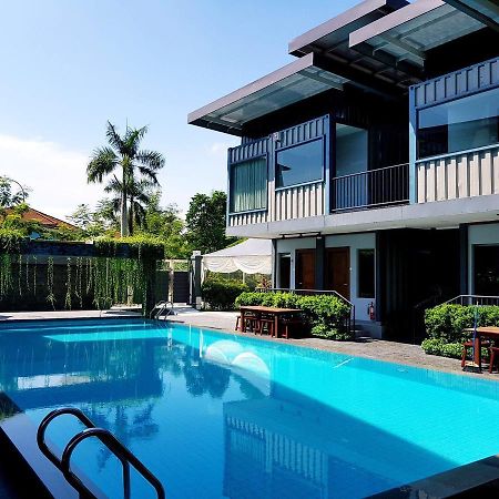 Kluang Container Swimming Pool Hotel Buitenkant foto