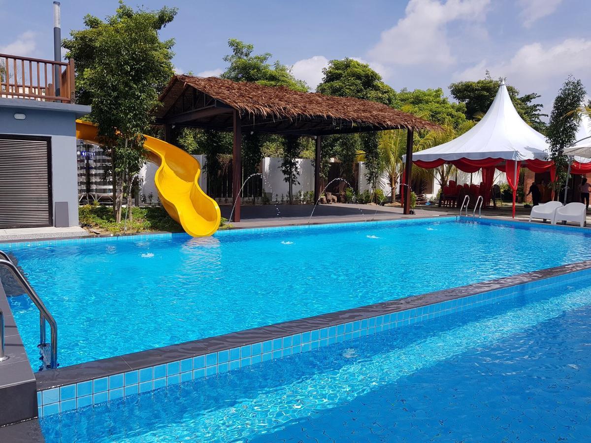 Kluang Container Swimming Pool Hotel Buitenkant foto