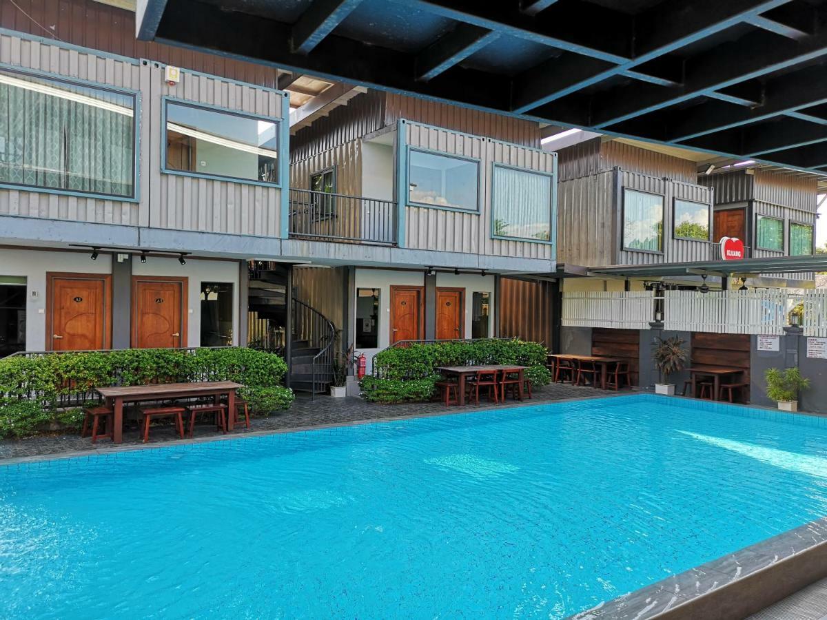 Kluang Container Swimming Pool Hotel Buitenkant foto
